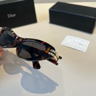 Dior CDior B2U Cat-Eye Sunglasses Tortoiseshell view 5