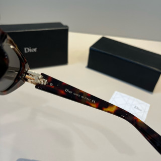 Dior CDior B2U Cat-Eye Sunglasses Tortoiseshell view 8
