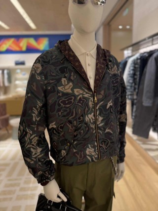 Louis Vuitton Monogram Camo Puffer Jacket Black view 9