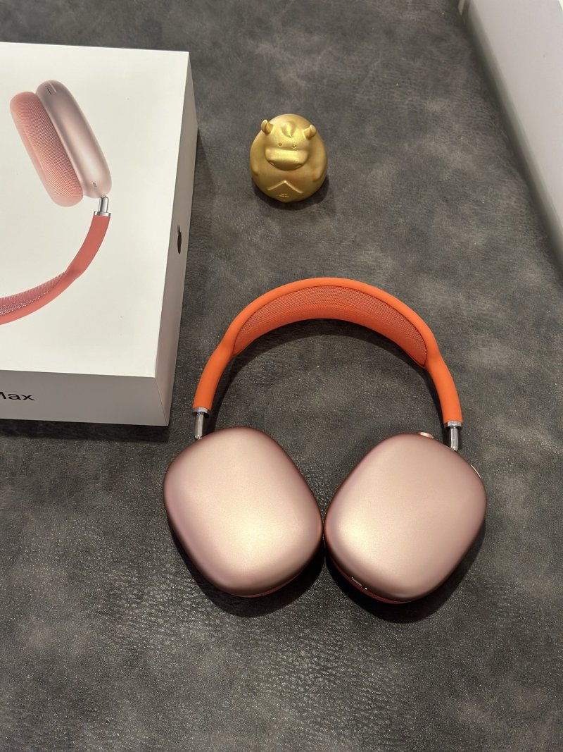 Apple AirPods Pro Max Red 1:1 UA Replica view