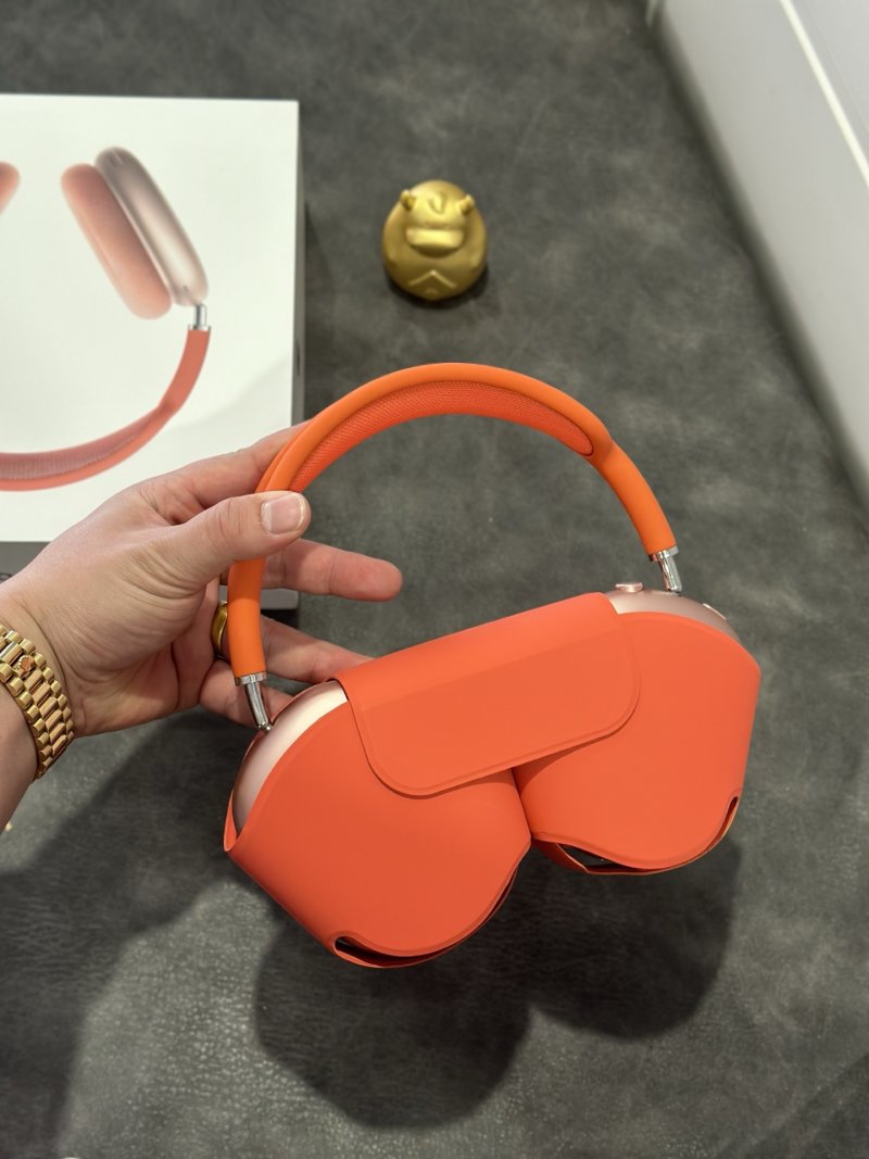 Apple AirPods Pro Max Red 1:1 UA Replica view