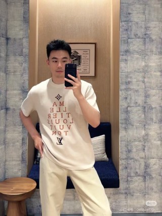 Louis Vuitton Cream Graphic Logo T-Shirt view 4