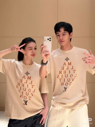 Louis Vuitton Cream Graphic Logo T-Shirt view 5
