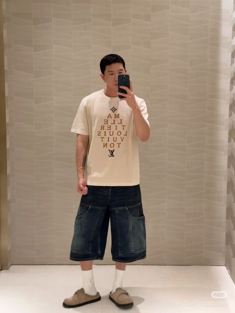Louis Vuitton Cream Graphic Logo T-Shirt view
