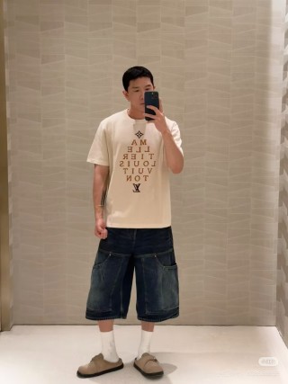 Louis Vuitton Cream Graphic Logo T-Shirt view 7