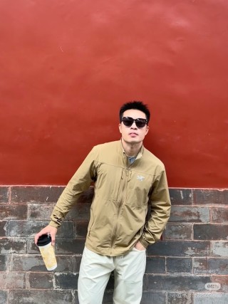 Arc'teryx Lightweight Windbreaker Jacket Khaki view 2