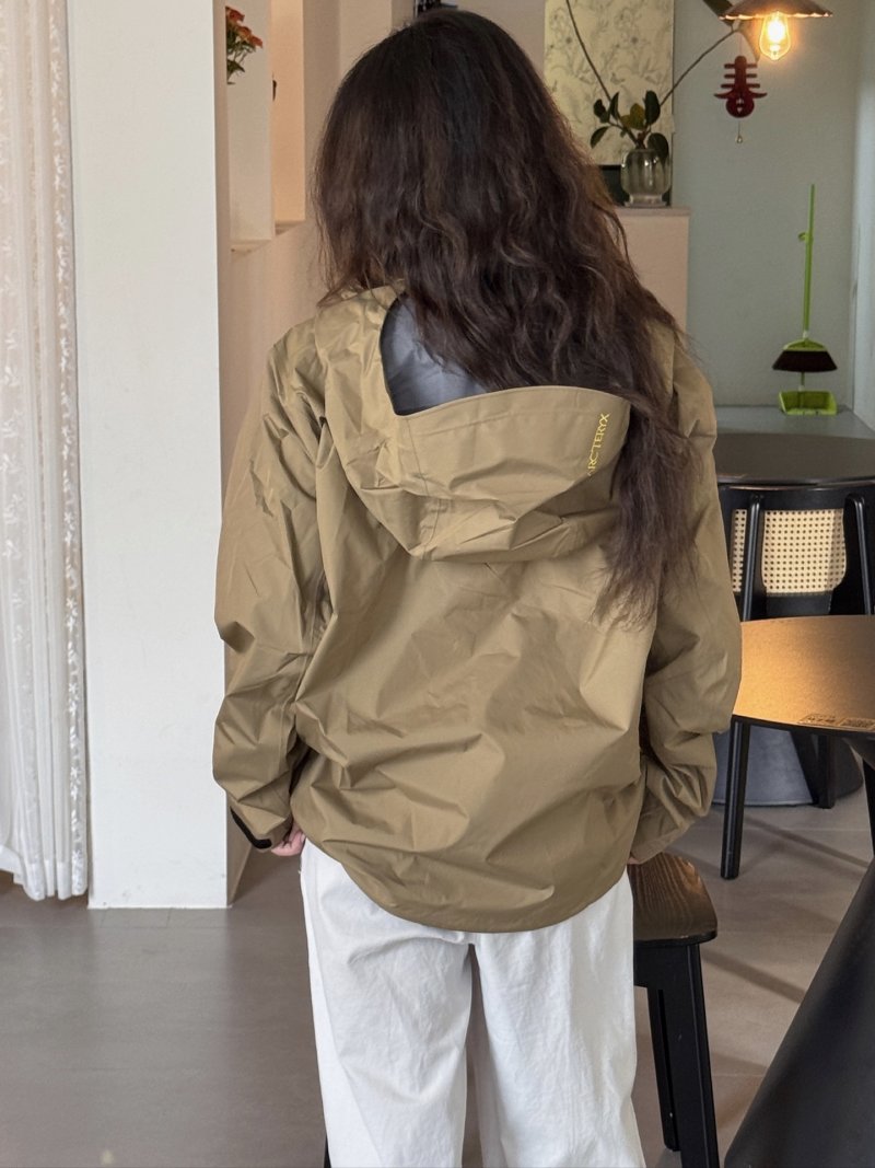Arc'teryx Bate SL Hooded Windbreaker Jacket - Sage Taupe