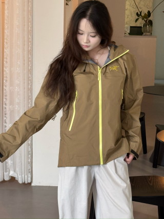 Arc'teryx Bate SL Hooded Windbreaker Jacket - Sage Taupe view 4