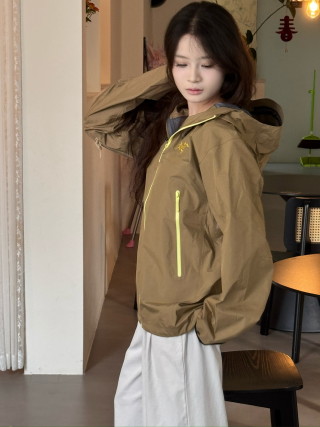 Arc'teryx Bate SL Hooded Windbreaker Jacket - Sage Taupe view 5