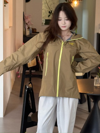 Arc'teryx Bate SL Hooded Windbreaker Jacket - Sage Taupe view 6