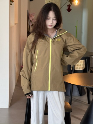 Arc'teryx Bate SL Hooded Windbreaker Jacket - Sage Taupe view 8