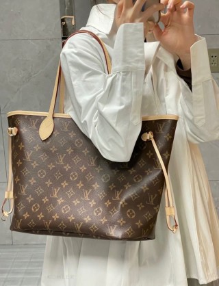 Louis Vuitton Neverfull Monogram Canvas Tote with Detachable Pouch