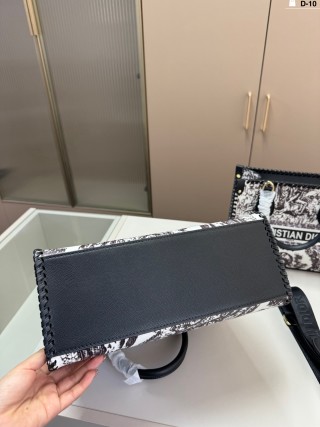 Dior Floral Jacquard Tote Bag Black & White view 3
