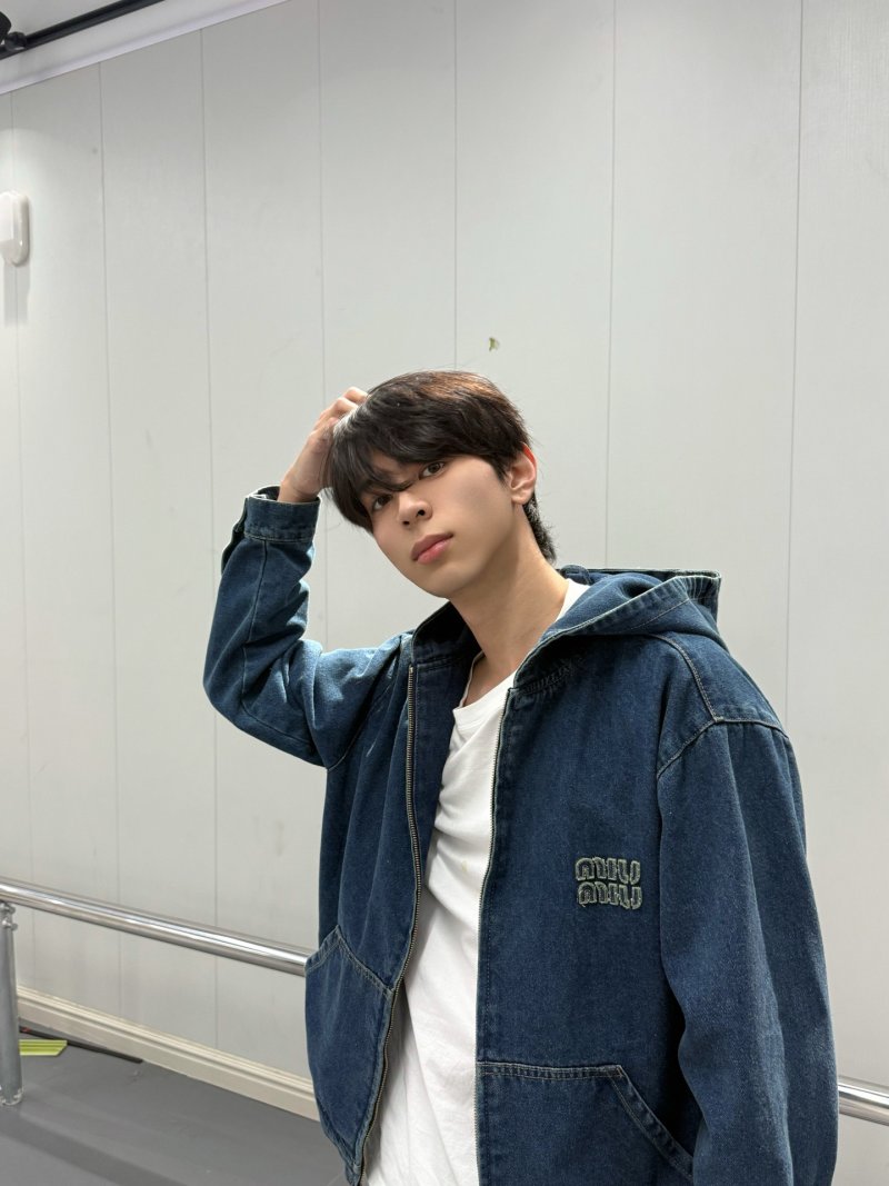 Vintage Wash Denim Zip Jacket Navy Blue view