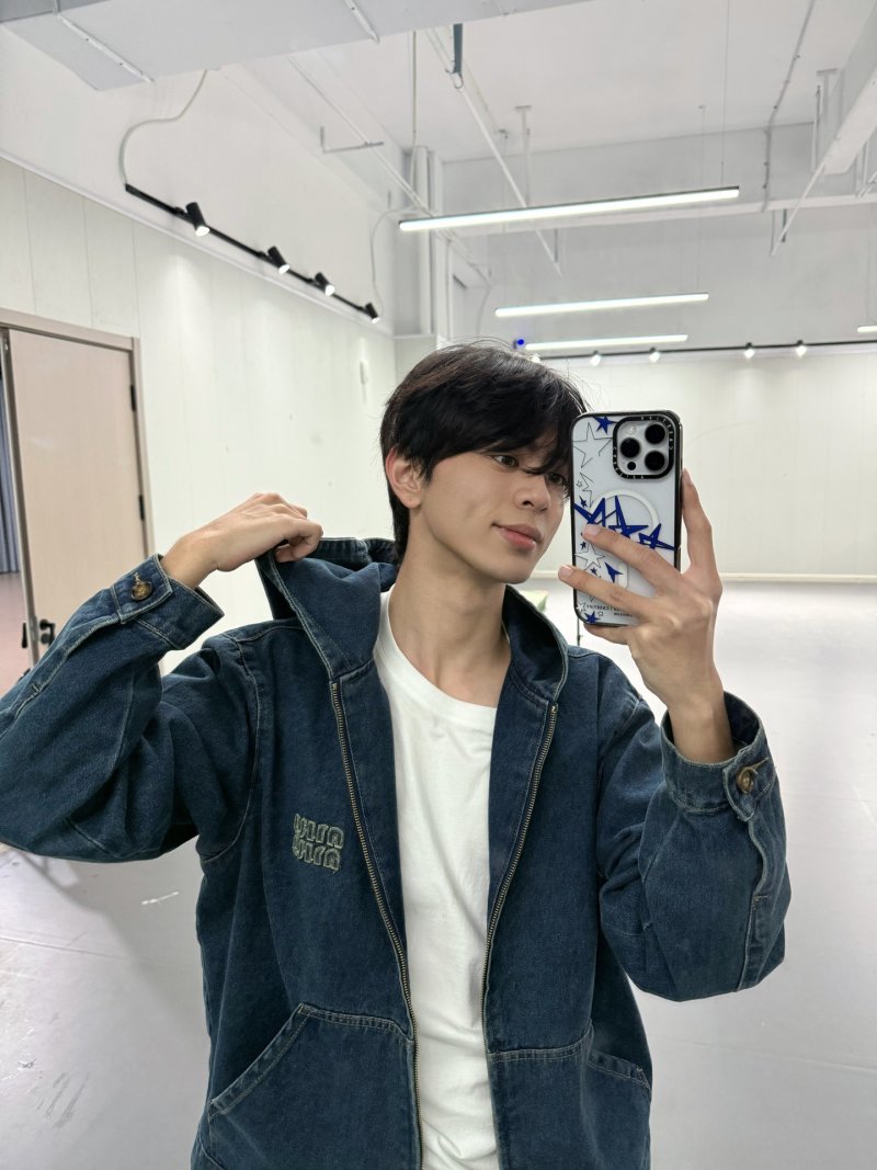 Vintage Wash Denim Zip Jacket Navy Blue view