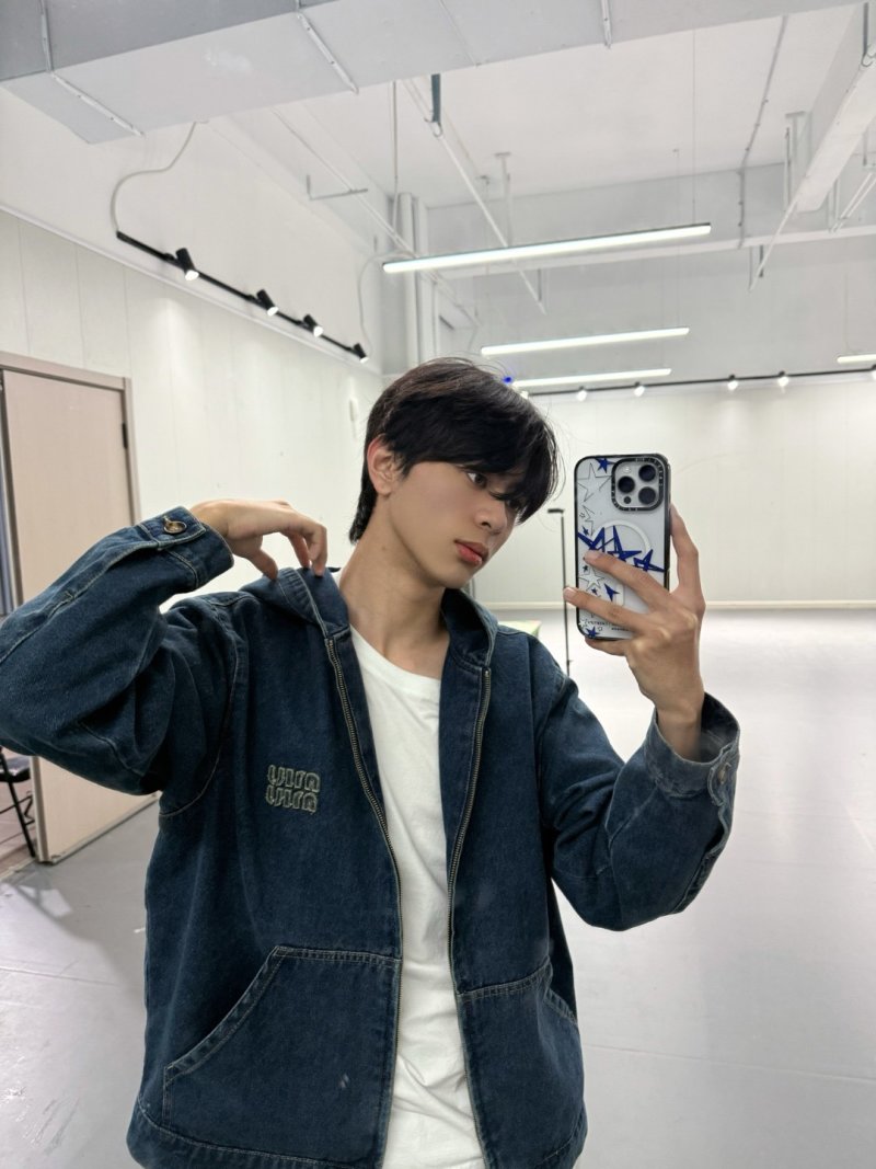 Vintage Wash Denim Zip Jacket Navy Blue view