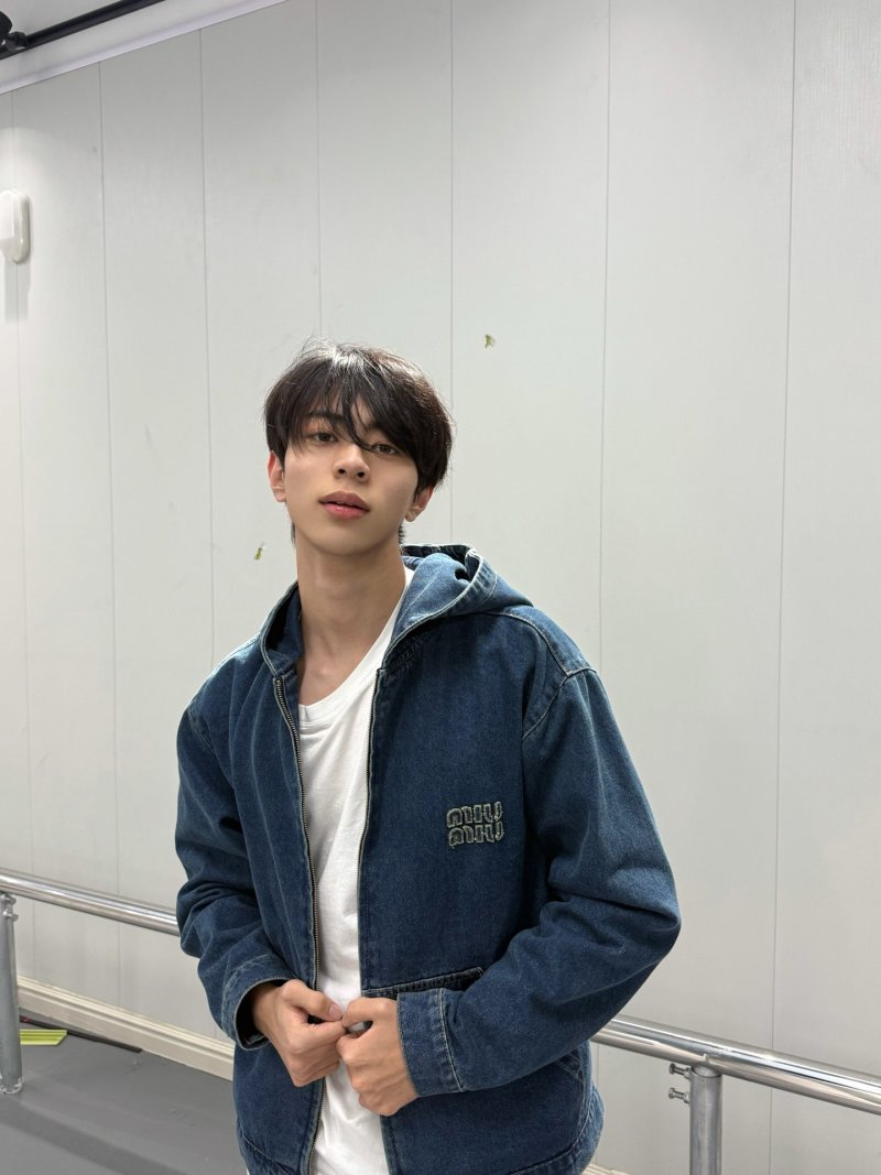 Vintage Wash Denim Zip Jacket Navy Blue view