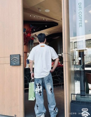 Louis Vuitton Monogram Gradient Embroidered White T-Shirt view 2