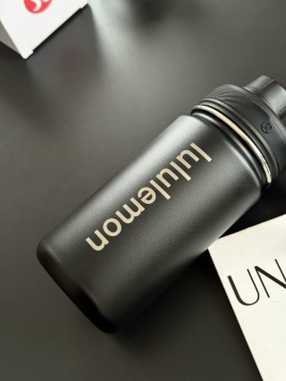 Lululemon Insulated Water Bottle Black view 3