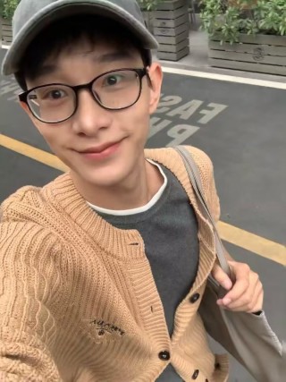Prada Beige Ribbed Wool Cardigan view 7