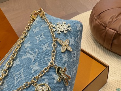 Louis Vuitton Starry Blue Shoulder Bag with Chain Strap view 3