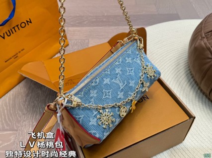 Louis Vuitton Starry Blue Shoulder Bag with Chain Strap view 5