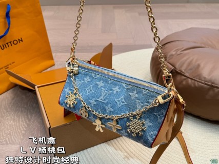 Louis Vuitton Starry Blue Shoulder Bag with Chain Strap view 8