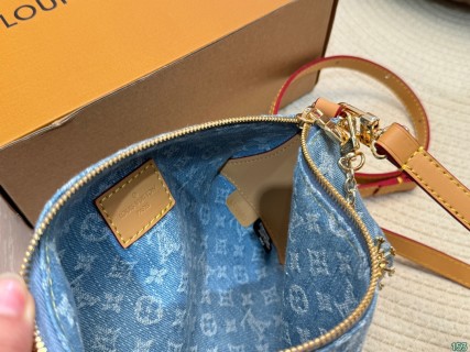 Louis Vuitton Starry Blue Shoulder Bag with Chain Strap view 9