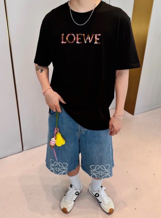 Black Gold Logo Graphic Short Sleeve T-Shirt view 8