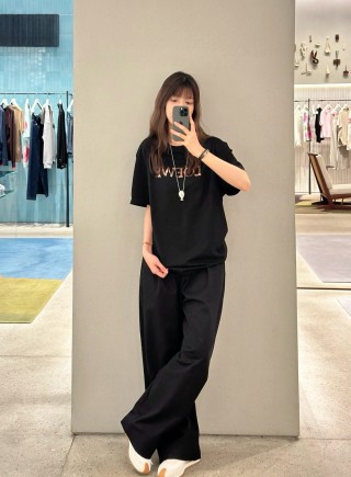 Black Gold Logo Graphic Short Sleeve T-Shirt view 9