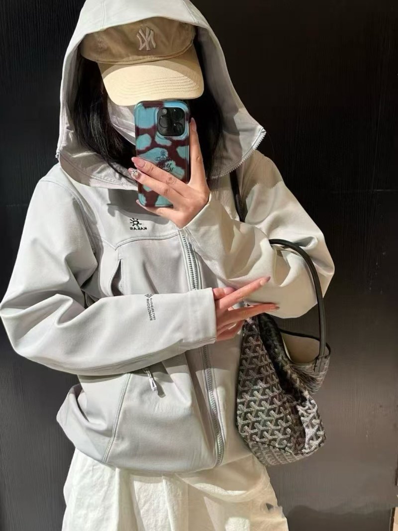 The North Face Cream Windbreaker Jacket with Hood