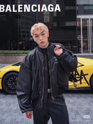 Black Oversized Puffer Jacket with Embroidered Badge view 7