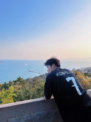 Emirates Fly Better Black Oversized T-Shirt view 8