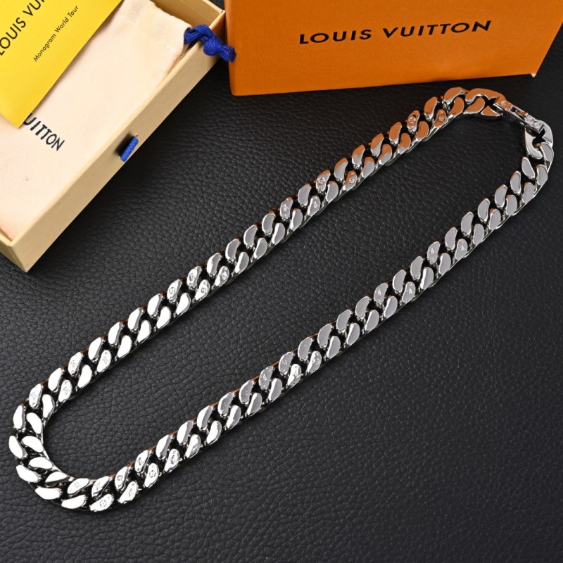 Louis Vuitton LV Chain Links Silver Necklace