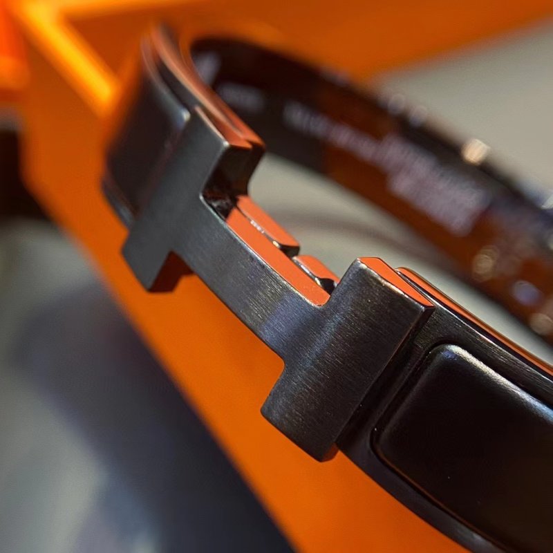 Hermès H Flat Head Matte Black Bracelet view