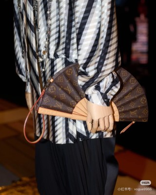 Louis Vuitton Monogram Fan Bag Brown view 6
