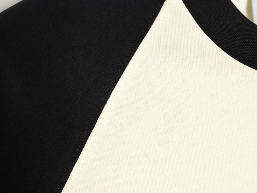 Ami Paris Color-Block Heart Embroidered T-Shirt Cream Black view