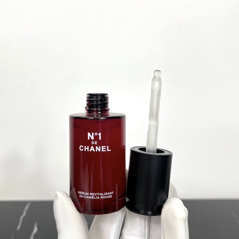 Chanel N°1 Red Camellia Revitalizing Serum 30ml view