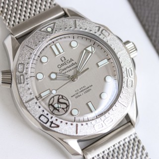 Omega Seamaster Diver 300M Steel Mesh Watch view 4