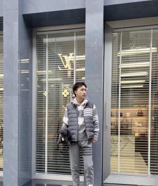 Striped Color-Block Knit Hoodie - Charcoal & Cream view 3