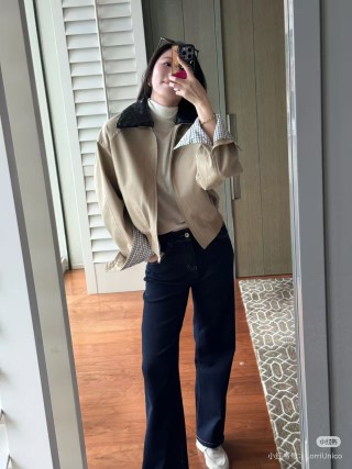 Beige Oversized Bomber Jacket with Contrast Collar view 7