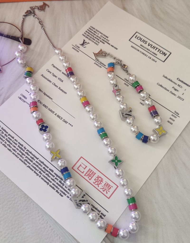 Louis Vuitton MNG Pearl Party Necklace - Multicolor view