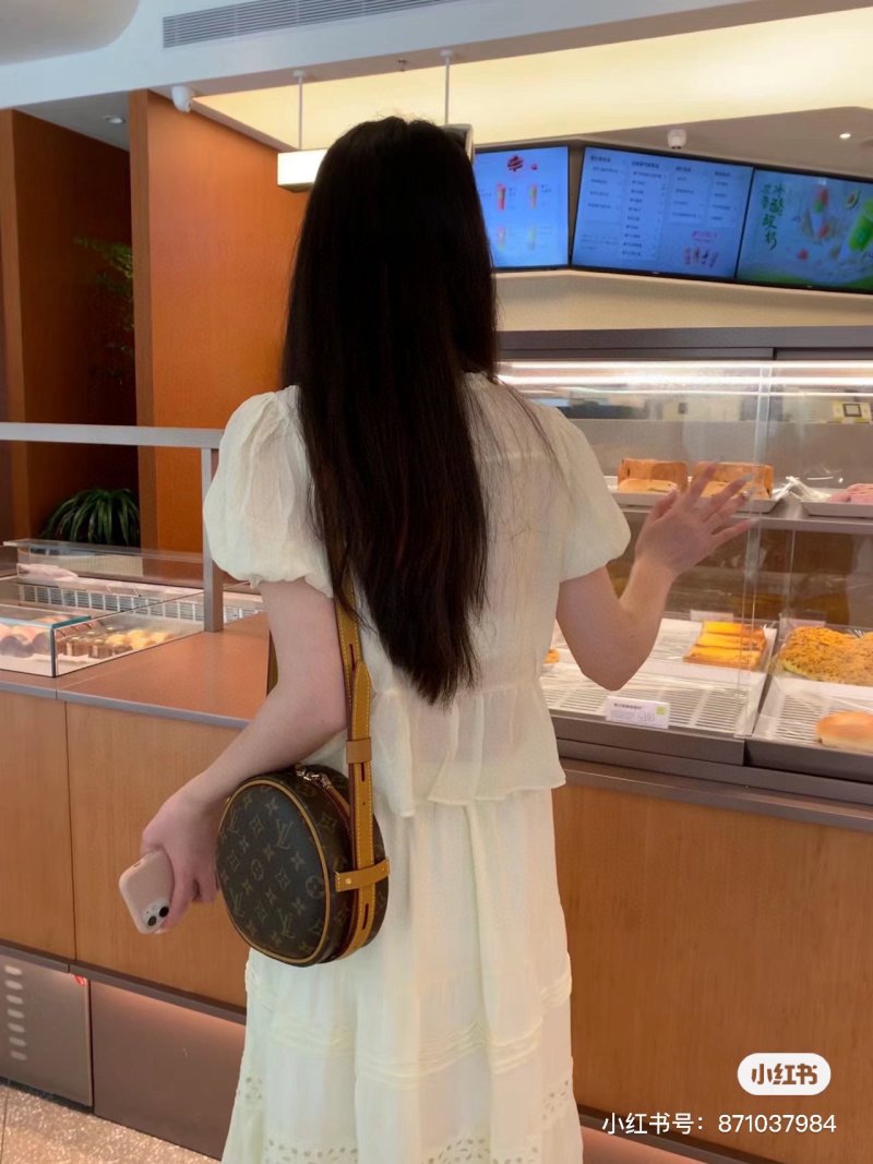 Louis Vuitton Monogram Round Crossbody Bag Gold