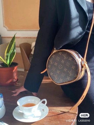 Louis Vuitton Monogram Round Crossbody Bag Gold view 2