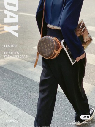 Louis Vuitton Monogram Round Crossbody Bag Gold view 4