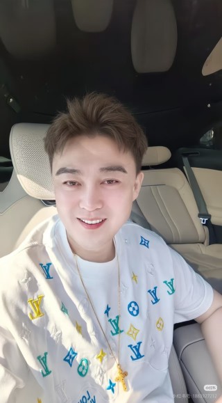 Louis Vuitton Monogram White Short Sleeve T-Shirt