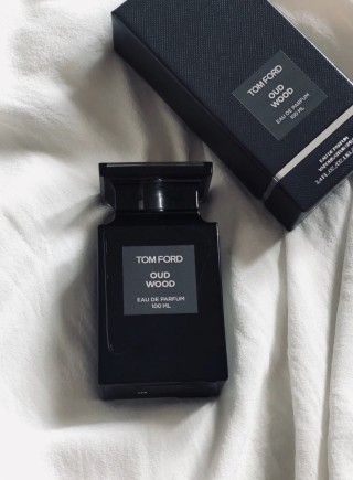 Tom Ford Oud Wood Eau de Parfum 100ml view 2