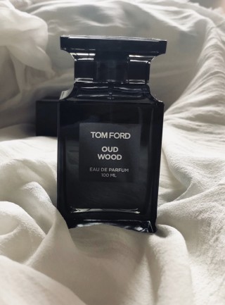 Tom Ford Oud Wood Eau de Parfum 100ml view 3