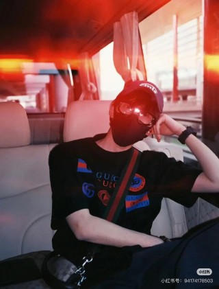 Gucci Logo Print Black Short Sleeve T-Shirt view 6