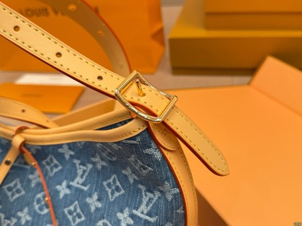 Louis Vuitton Carryall Denim Tote Bag with Pouch – Blue view 3